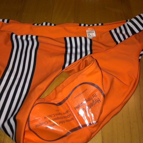 Bikini - Picture 2 of 3